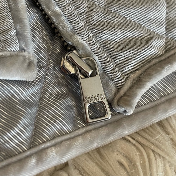 Banana Republic | Quilted Vest | Velvet Bow Detail & Trim - Picture 7 of 14